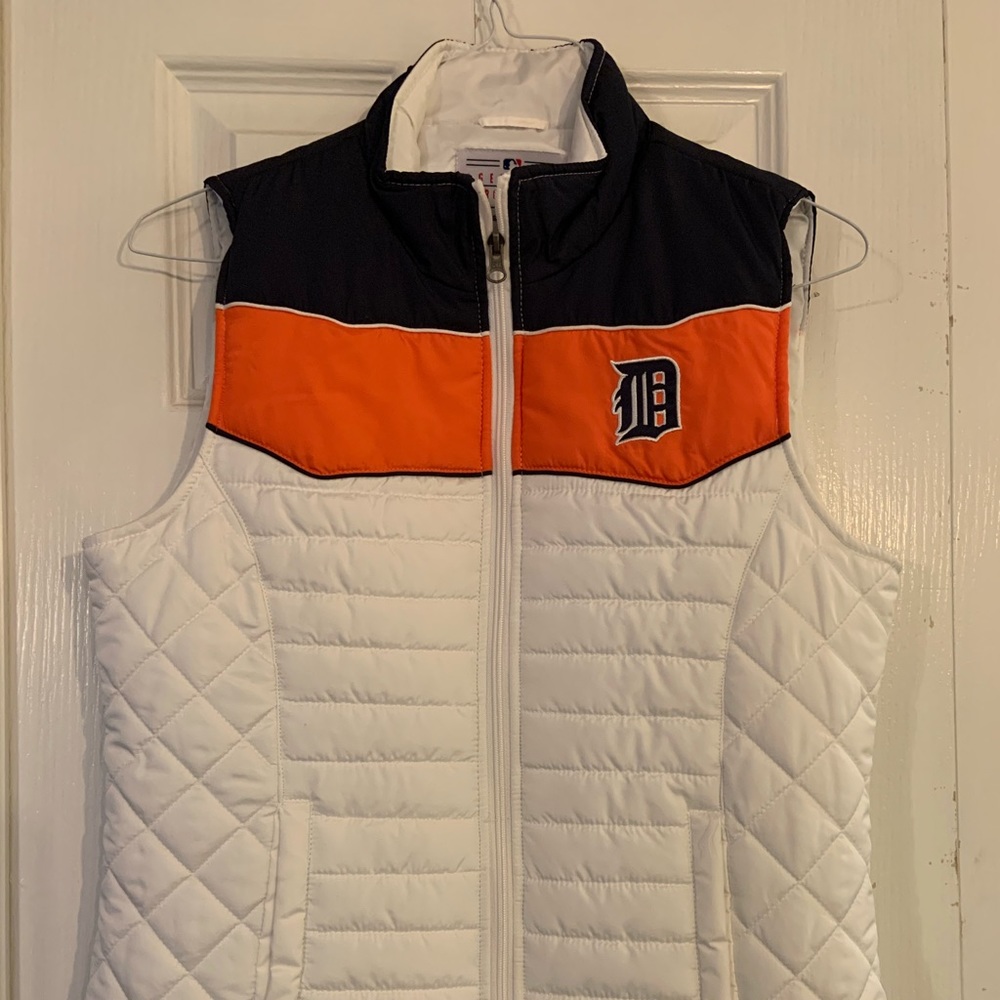 Ladies white, sleeveless Tigers puffer vest